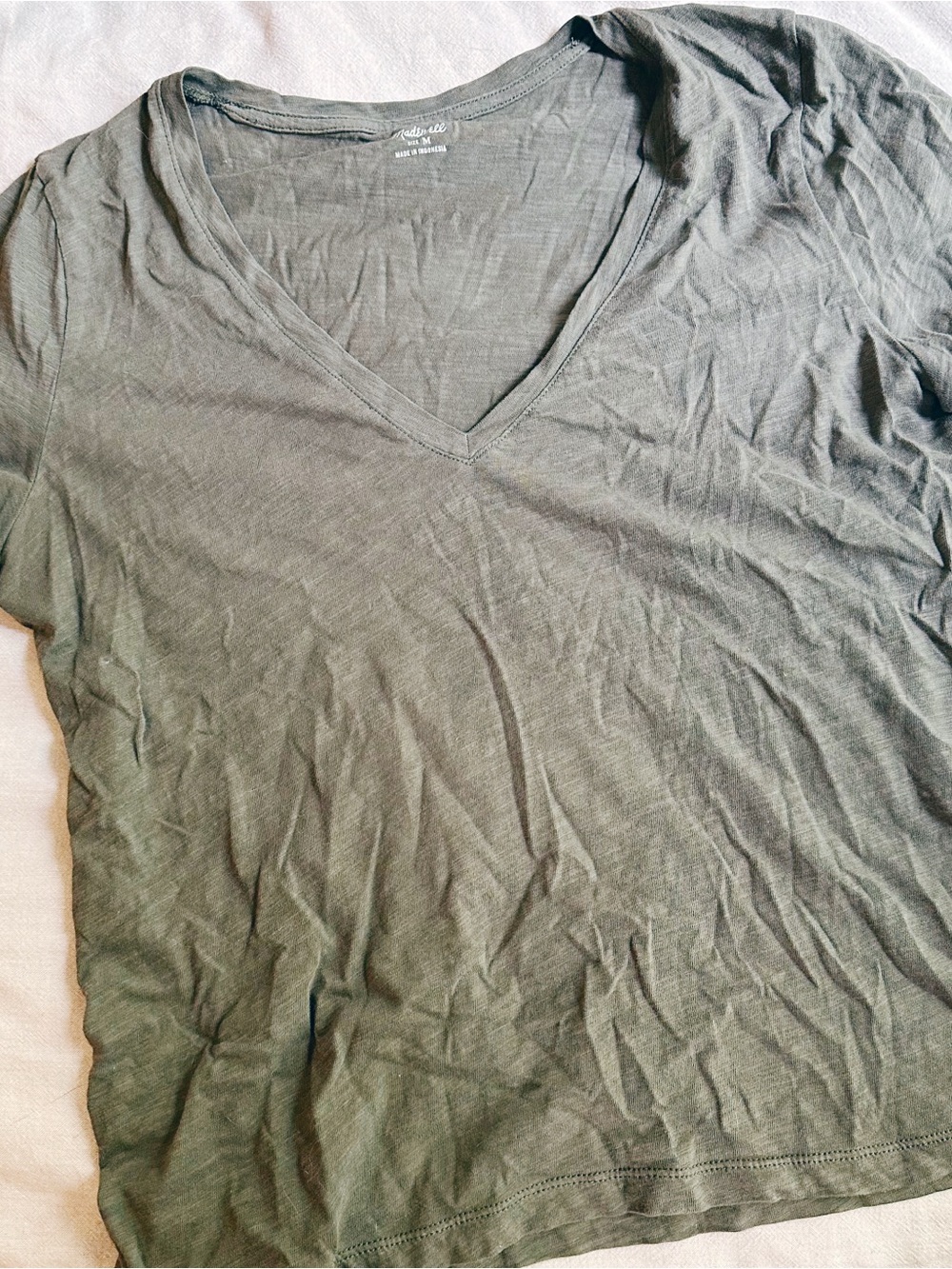 Lot of three Madewell v neck t shirts women’s medium green red olive lightweight - Picture 7 of 7